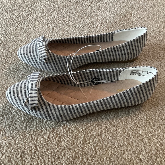 pretty with stripes flats, size 8 - Picture 5 of 5